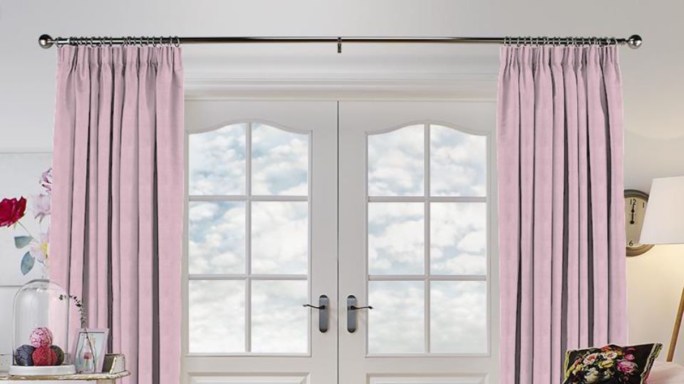 Rèm cửa màu hồng phấn cho cửa sổ