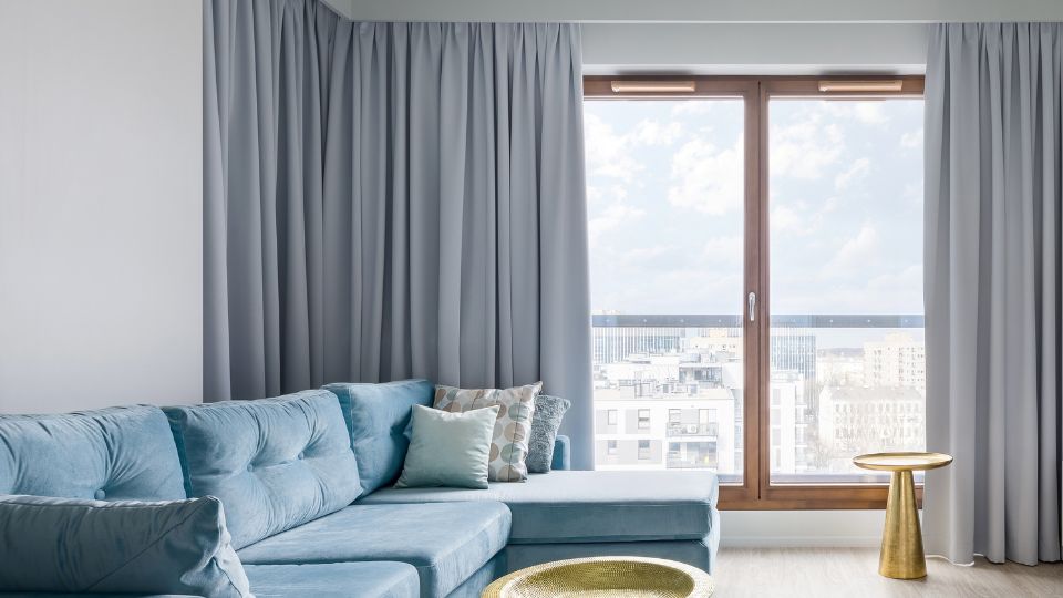 Rèm cửa màu xám xanh cho căn hộ chung cư