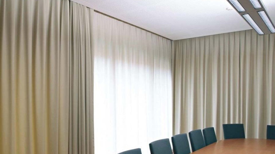 Rèm vải văn phòng 2 lớp giúp tăng tính riêng tư và sang trọng
